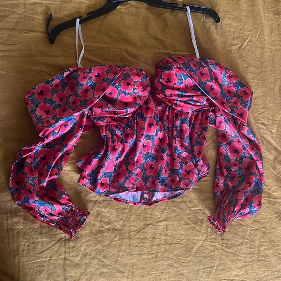 Red floral off shoulder top REVOLVE - Picture 5 of 6